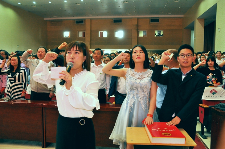 镇安二中举行高三学生十八岁成人礼庆典仪式